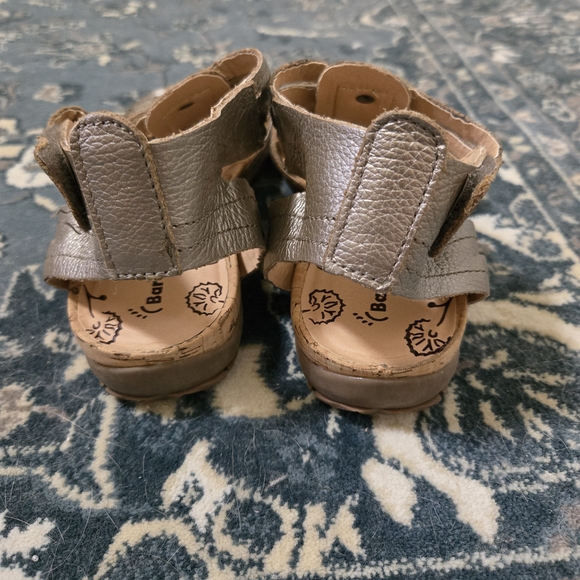 Elegant Metallic Sandals for Women - Picture 6 of 9